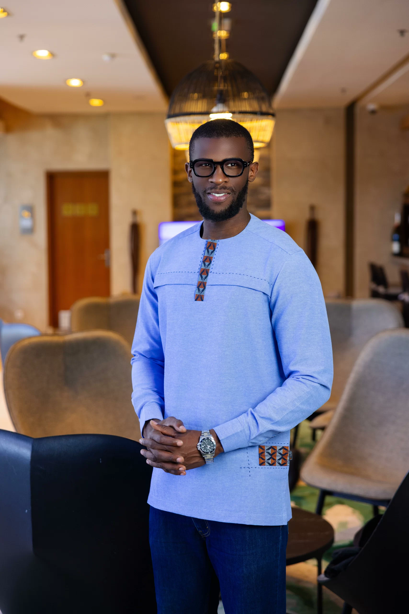 Chemise Bleu Ciel Motifs Africains Contemporains — Collection Essence