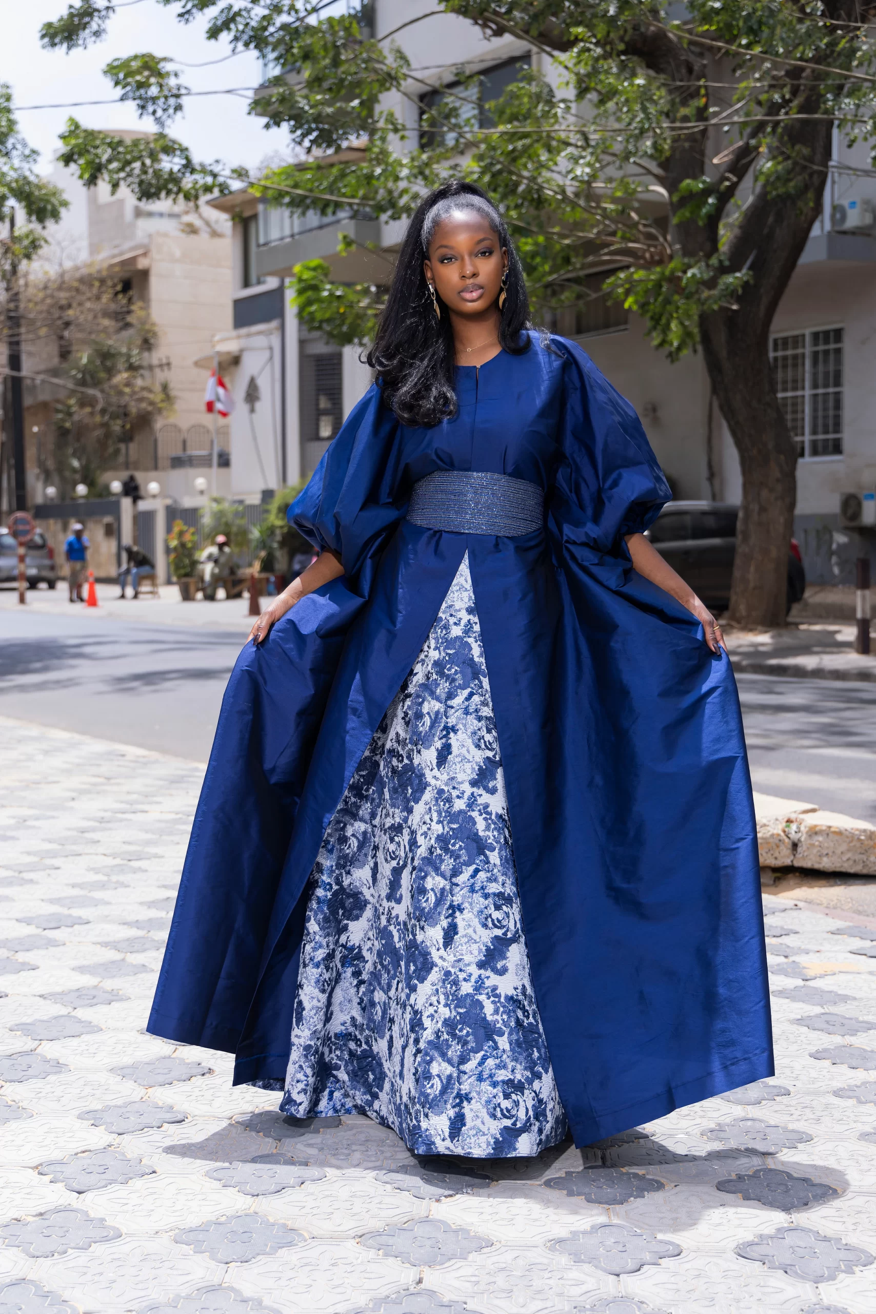 Robe Longue Bleue - Motifs Floraux – Image 2