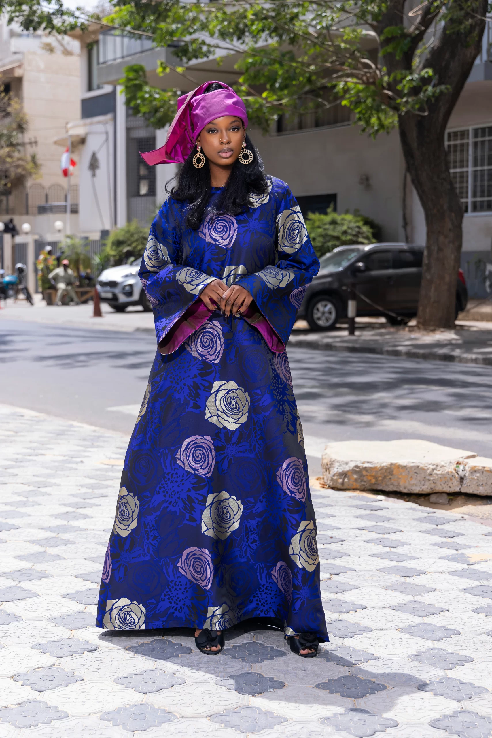 Robe Longue en Tissu Floral Jacquard Bleu – Image 4