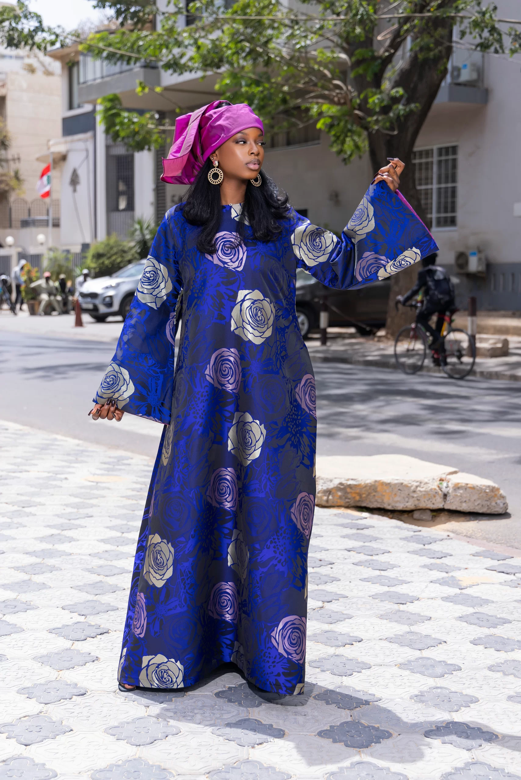 Robe Longue en Tissu Floral Jacquard Bleu – Image 5