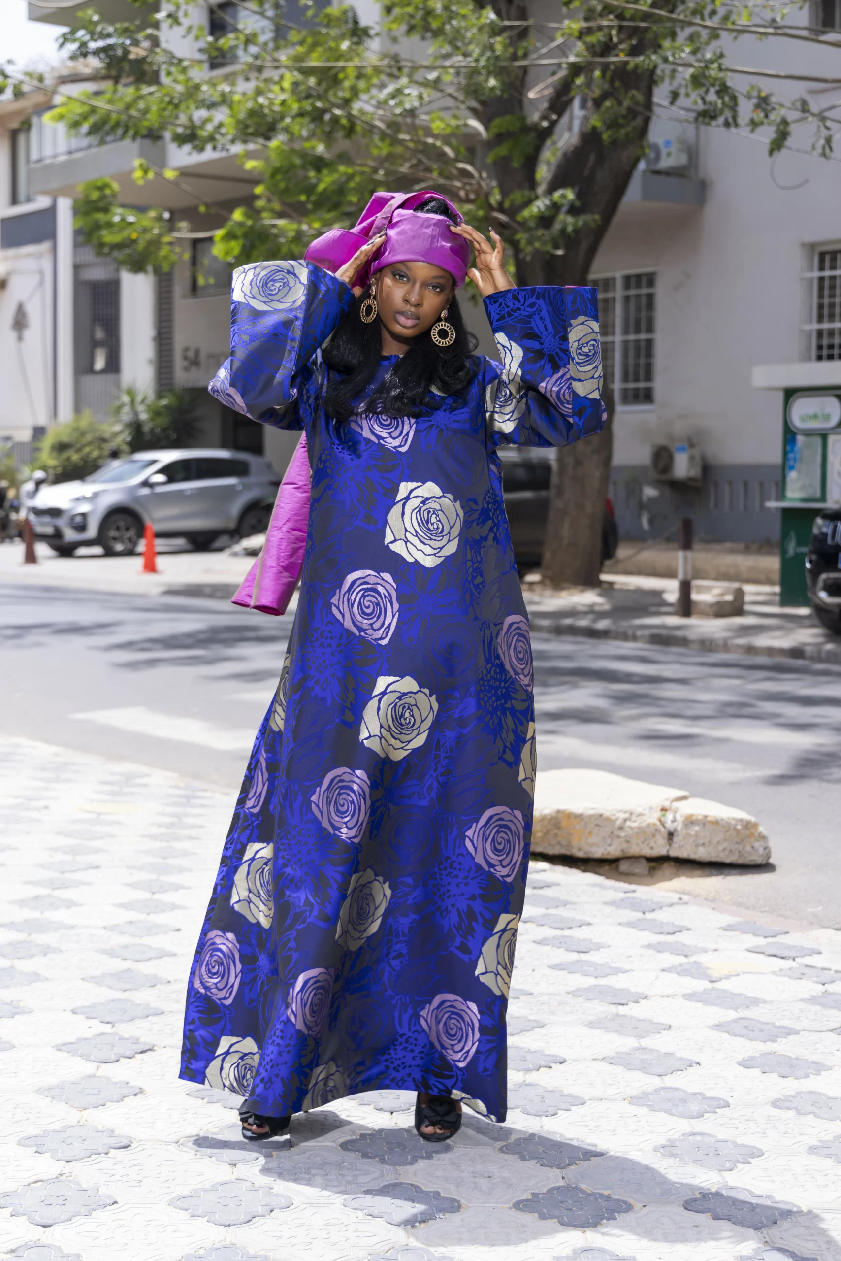 Robe Longue en Tissu Floral Jacquard Bleu – Image 7